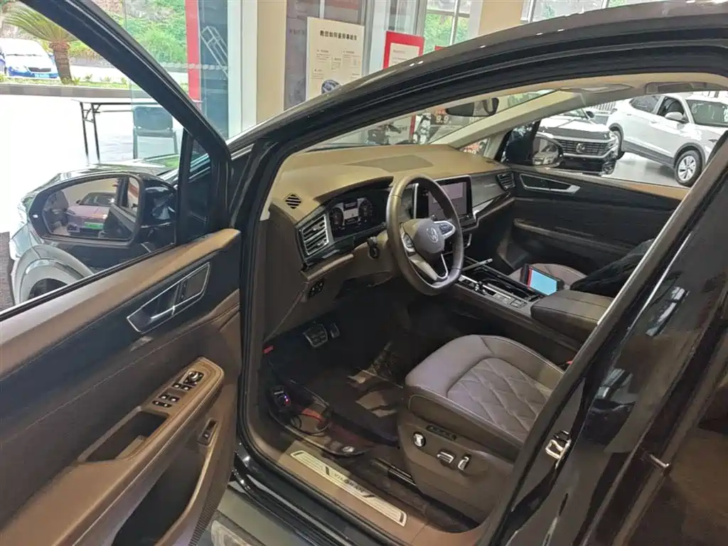 Volkswagen Viloran 2024 380TSI Executive Edition фото 15