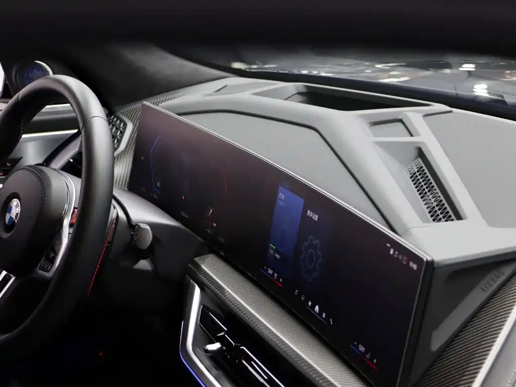 BMW XM 2023 50e фото 23