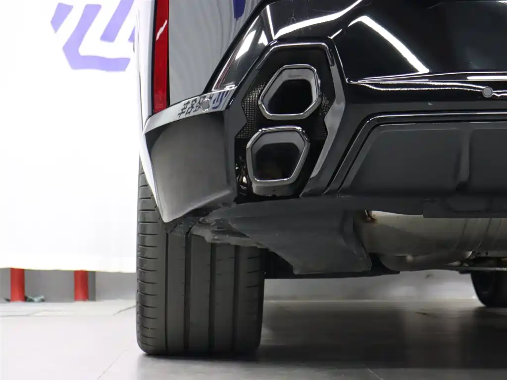 BMW XM 2023 50e фото 34