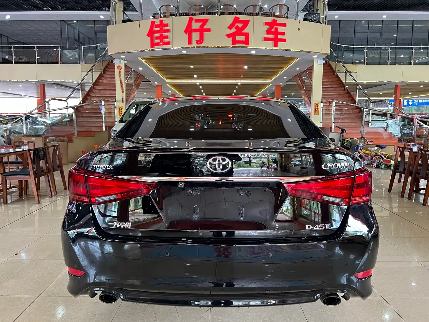 Фото 3 - Toyota Crown