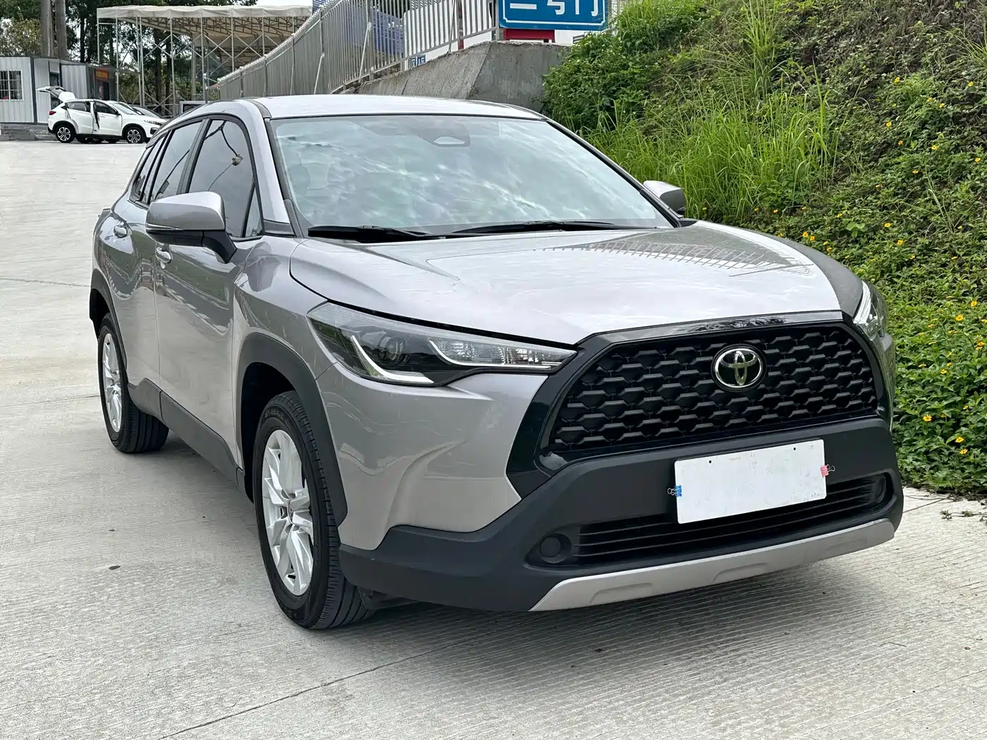 Toyota Corolla Cross 2024 Model 2.0L Pioneer Edition фото 3