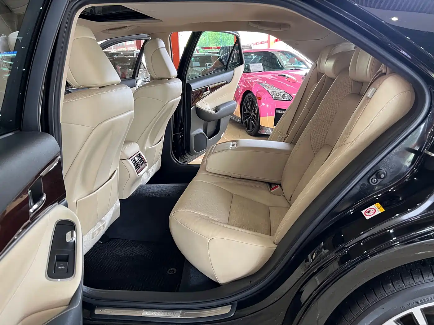 Фото 7 - Toyota Crown