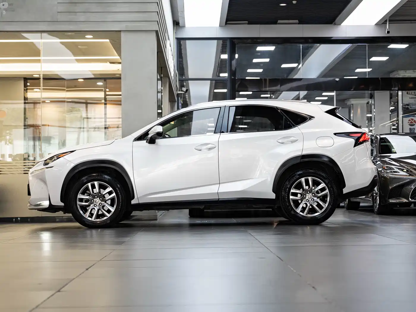 Lexus NX 2015 200t AWD F Sport фото 4