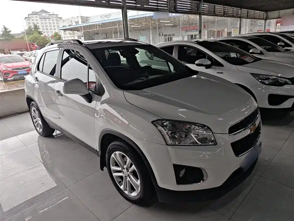 Chevrolet Trax 2016 1.4T Automatic 2WD Comfort Sunroof Edition фото 4