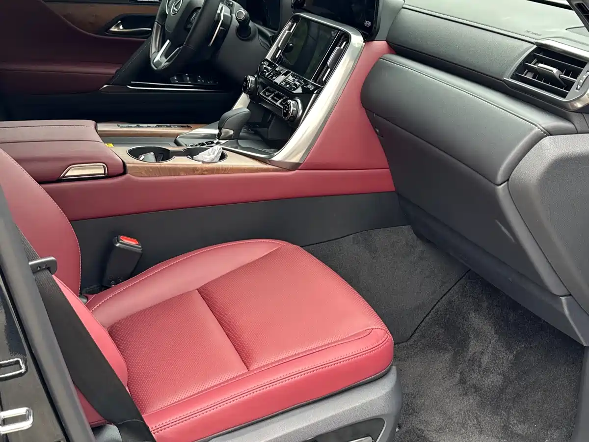 Lexus LX 2025 700h Boundary Edition фото 8