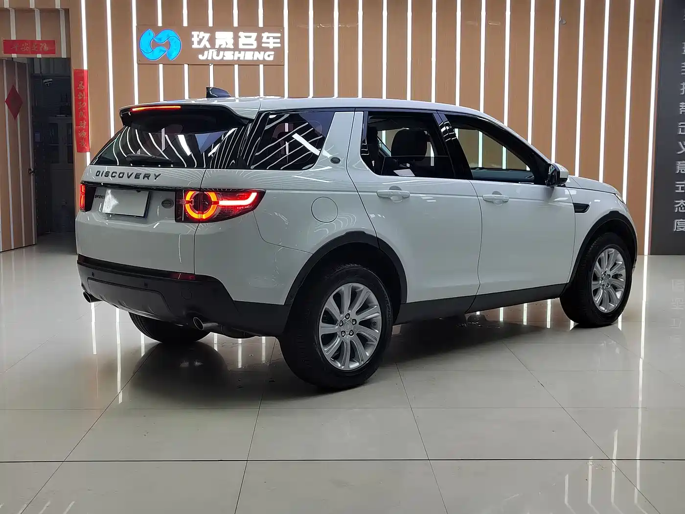 Land Rover Discovery Sport 2018 240PS SE Edition фото 4