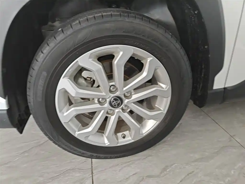 Toyota Frontlander 2023 2.0L CVT Elite Edition фото 23