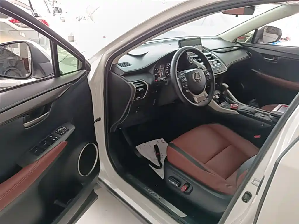 Lexus NX 2015 200t AWD F Sport фото 16