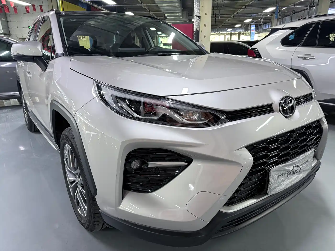 Toyota Wildlander 2023 2.0L CVT AWD Luxury PLUS фото 3