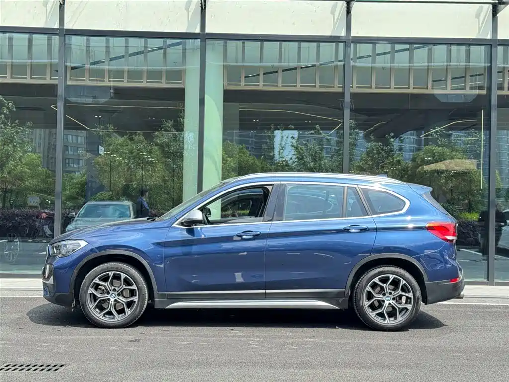 BMW X1 2022 sDrive20Li Fashion фото 3