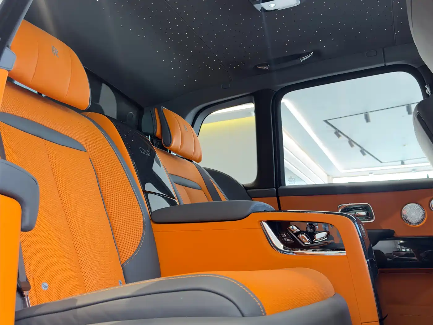 Rolls-Royce Cullinan фото 10