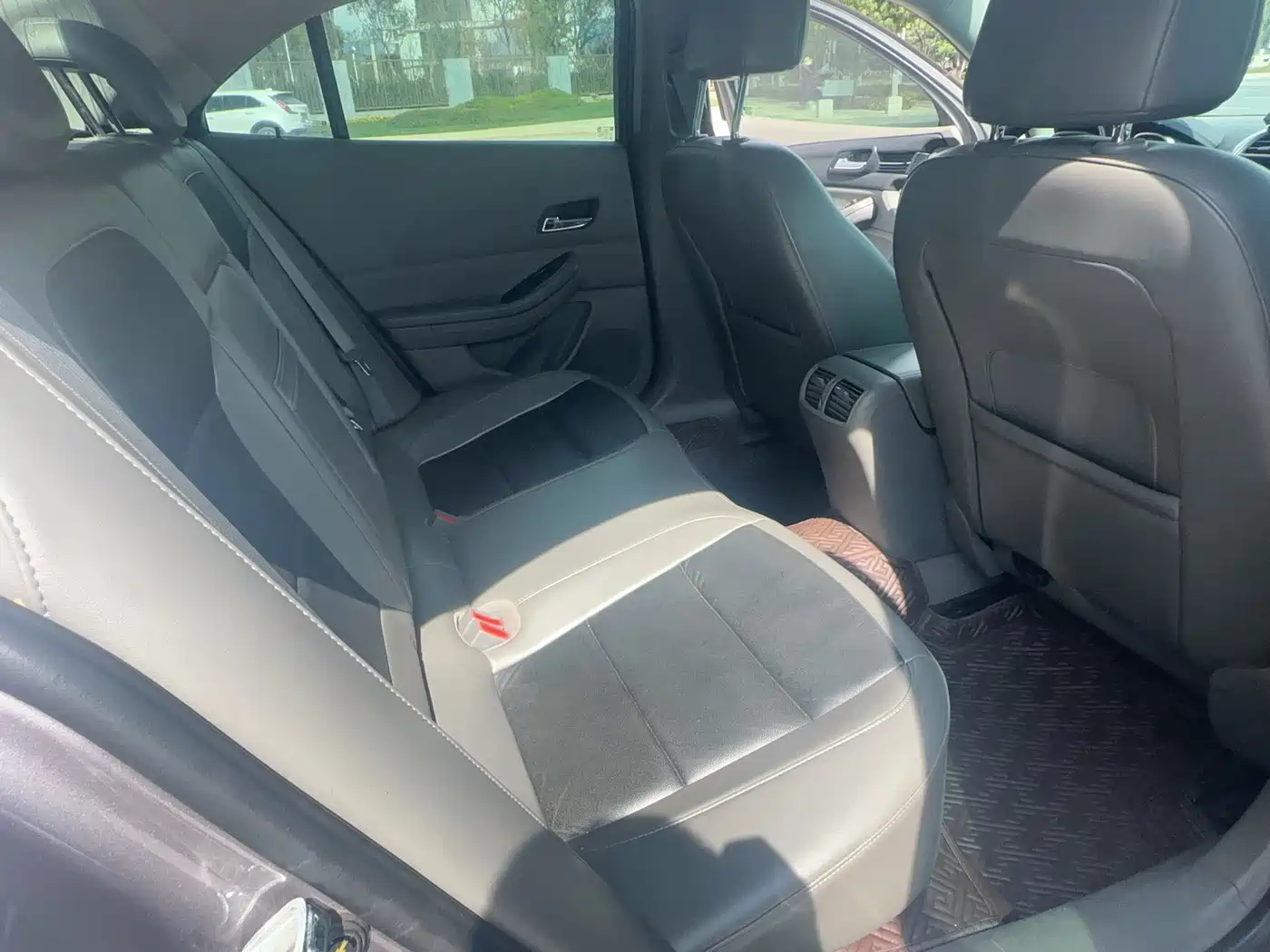 Chevrolet Malibu 2013 2.0L Automatic Luxury Edition фото 12