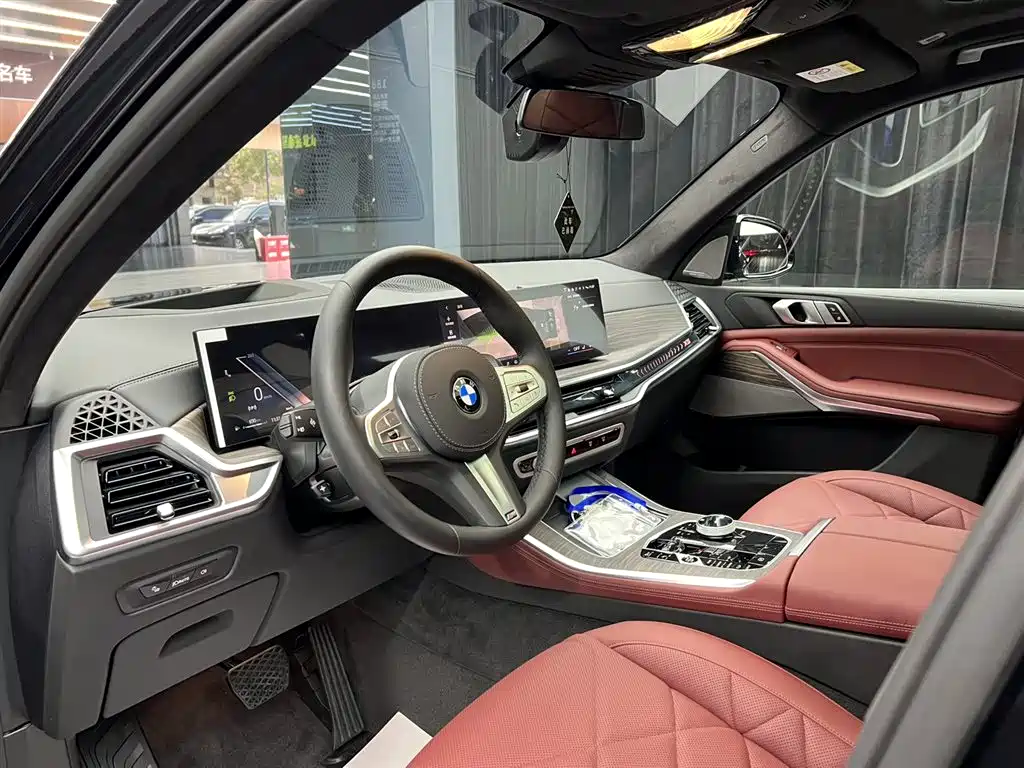 BMW X5 2025 Model xDrive 40Li M Sport Blackout Package фото 16