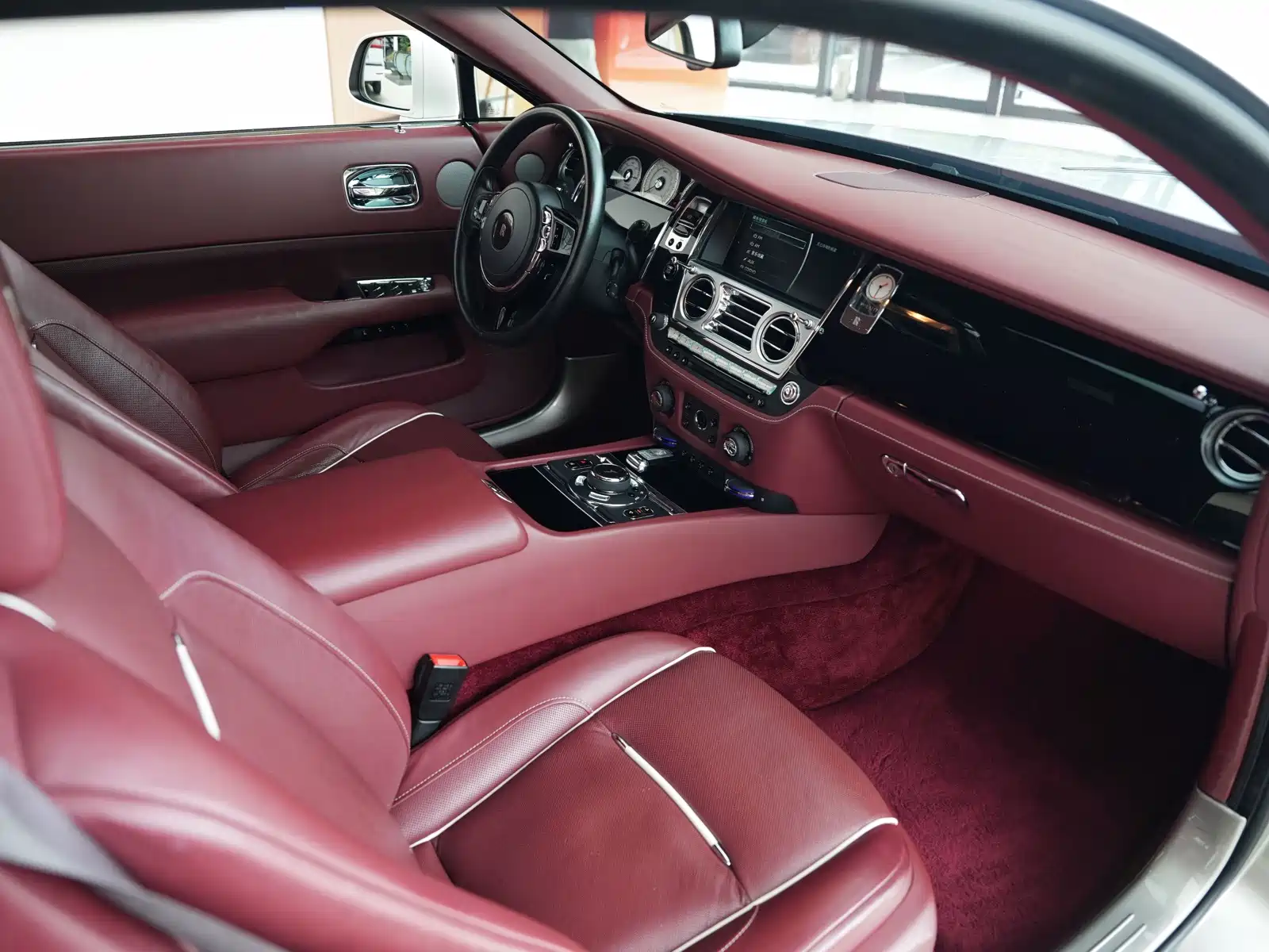 Фото 10 - Rolls-Royce Wraith