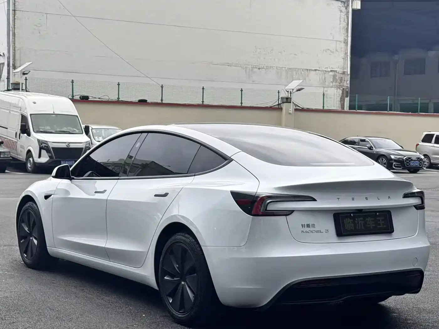 TESLA MODEL 3