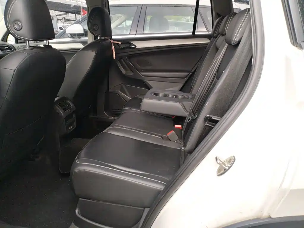 Фото 13 - Volkswagen Tiguan L