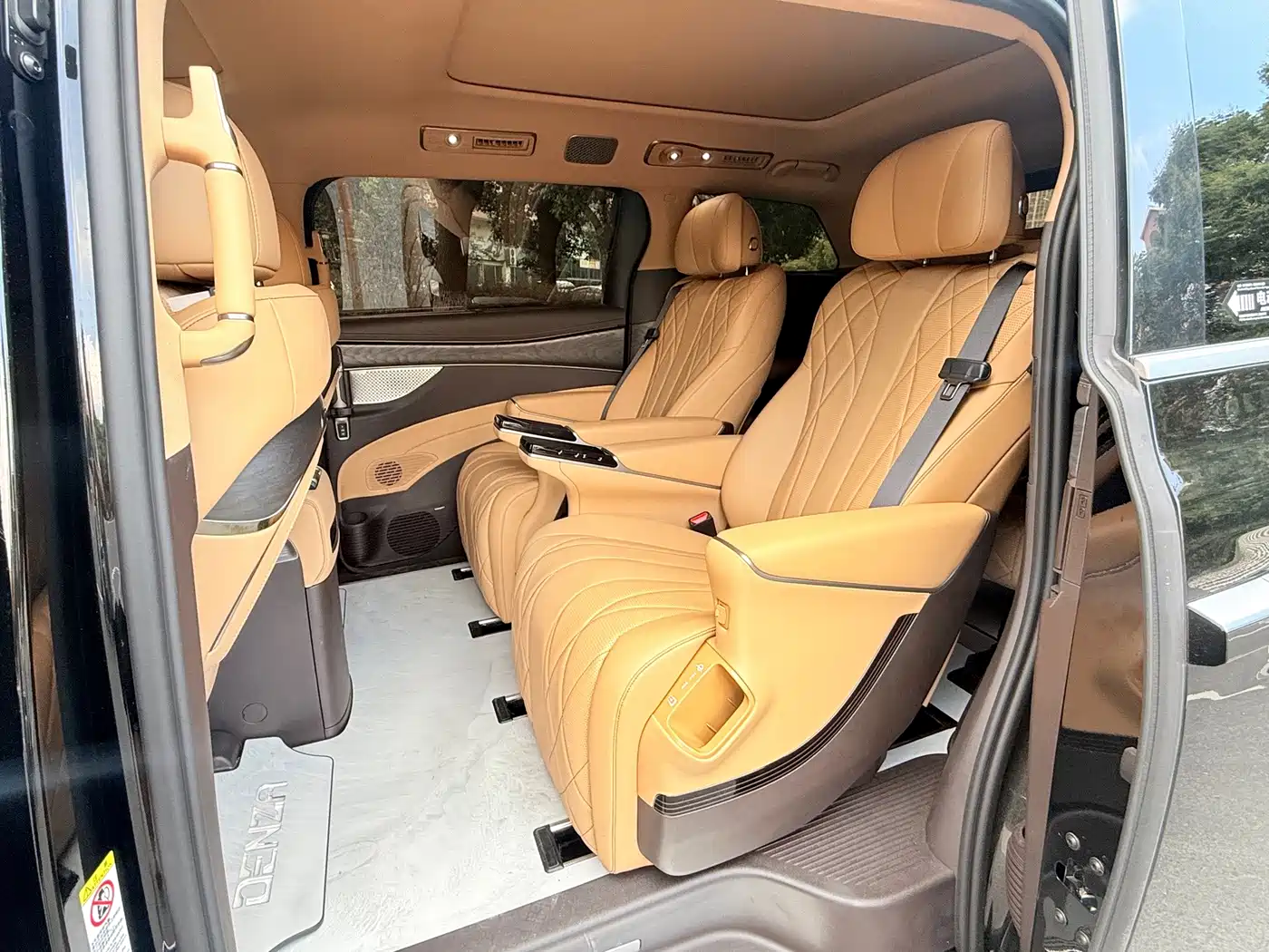 Denza D9 2025 2025 DM-i Smart Driving Edition 1020 AWD Flagship