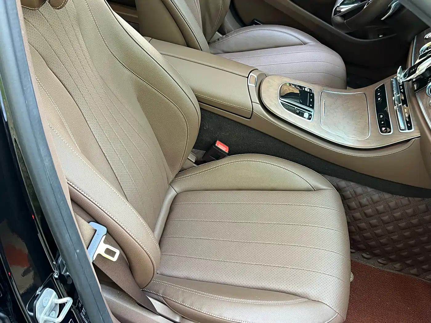 Mercedes-Benz E-Class 2022 E 300 L Fashion фото 15