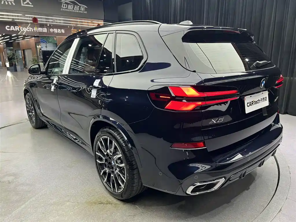 BMW X5 2025 Model xDrive 40Li M Sport Blackout Package фото 7