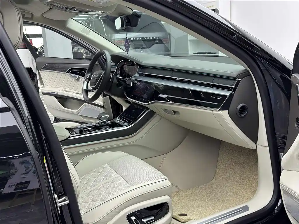 Audi A8 2025 A8L Horch Founder Edition 55TFSI фото 8