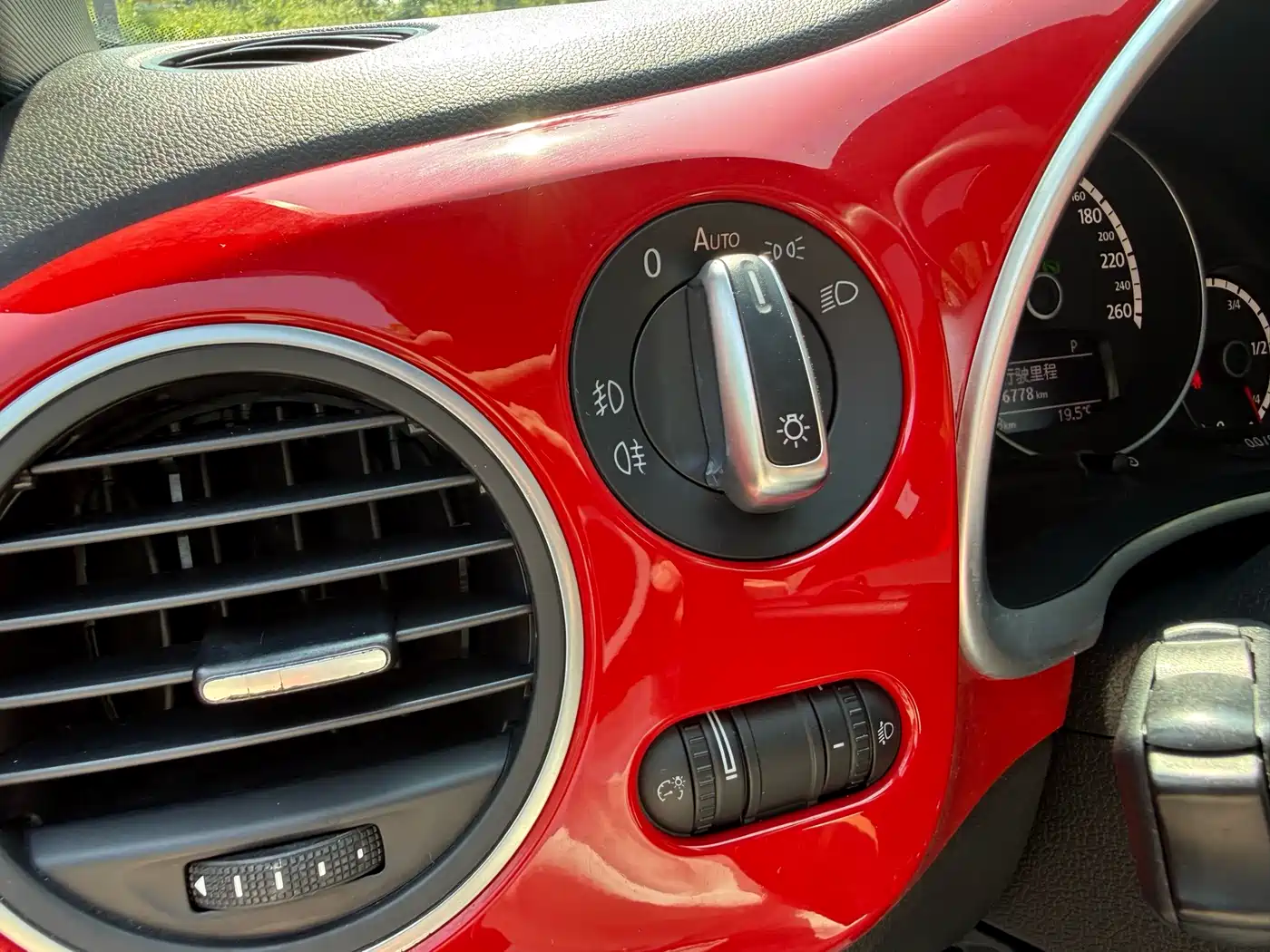 Volkswagen Beetle 2015 180TSI фото 15