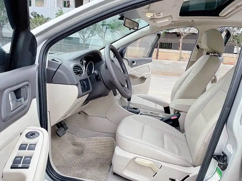 Ford Focus 2011 2011 Sedan 1.8L Automatic Fashion