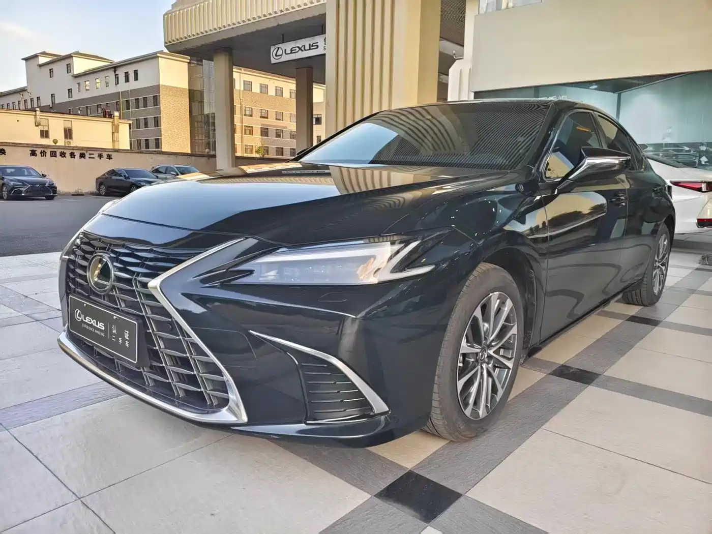 Lexus ES 2025 200 Ultimate Edition