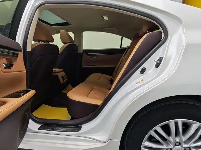 Lexus ES 2015 200 Elite Edition фото 8
