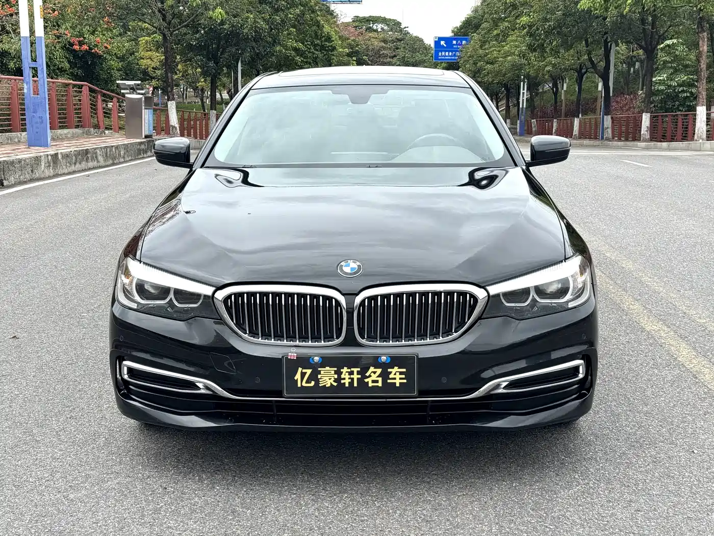 BMW 5 Series 2020 525Li Luxury Package фото 2