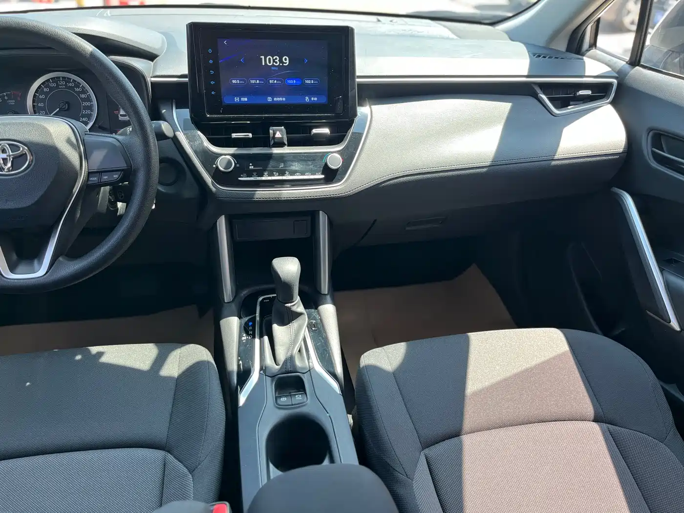 Toyota Frontlander 2022 2.0L CVT Elite фото 18