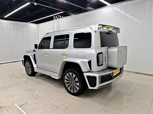 TANK CO CREATION TANK 300