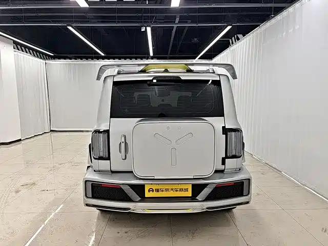 TANK CO CREATION TANK 300