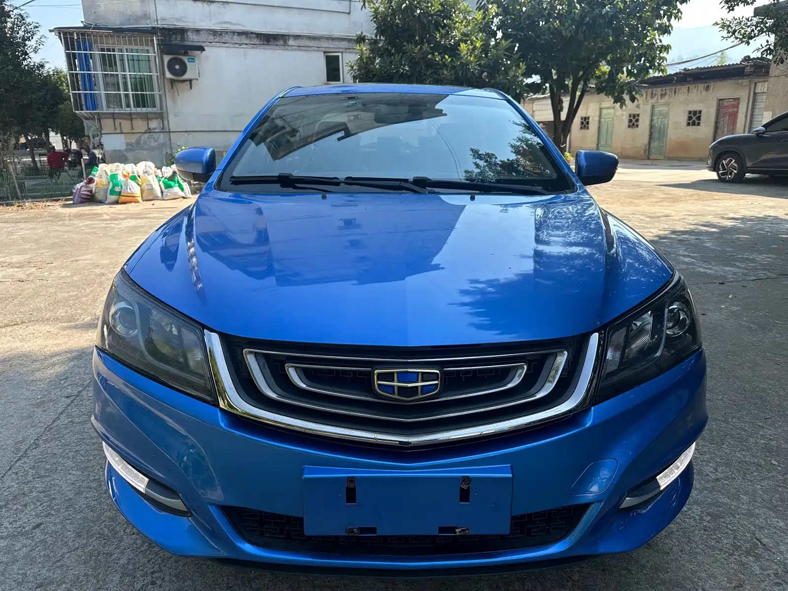 Photo 2 - Geely Emgrand