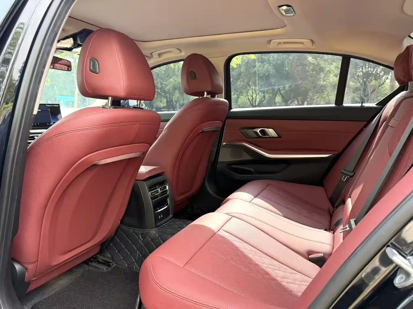 BMW 3 Series 2024 325Li M Sport Package фото 9