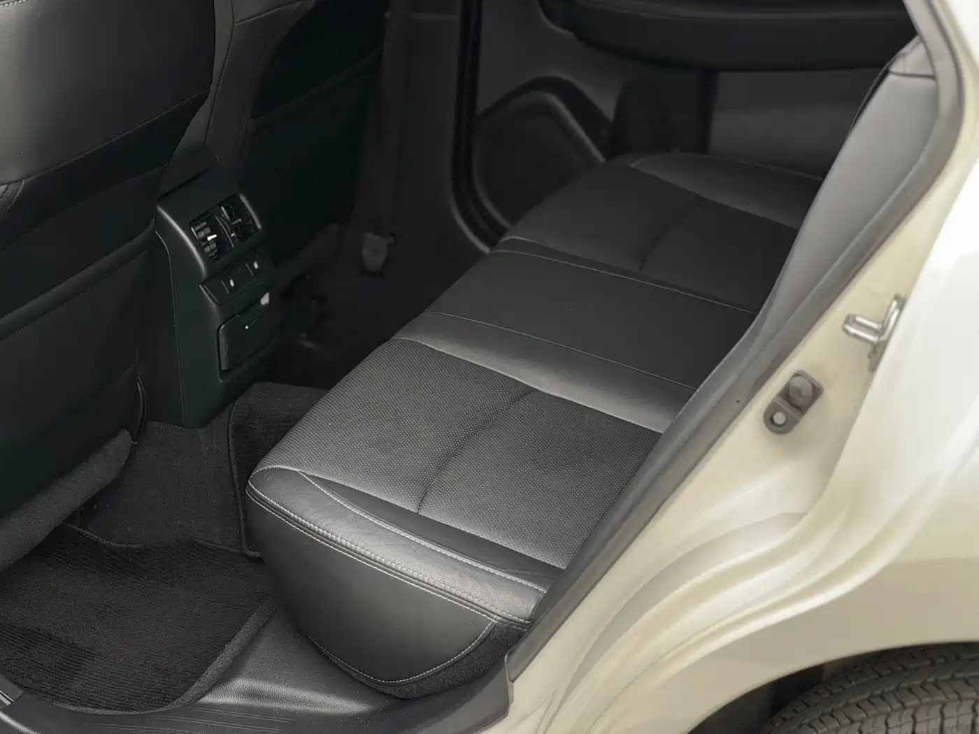 Subaru Outback 2015 2.5i Luxury Navigation Edition фото 13