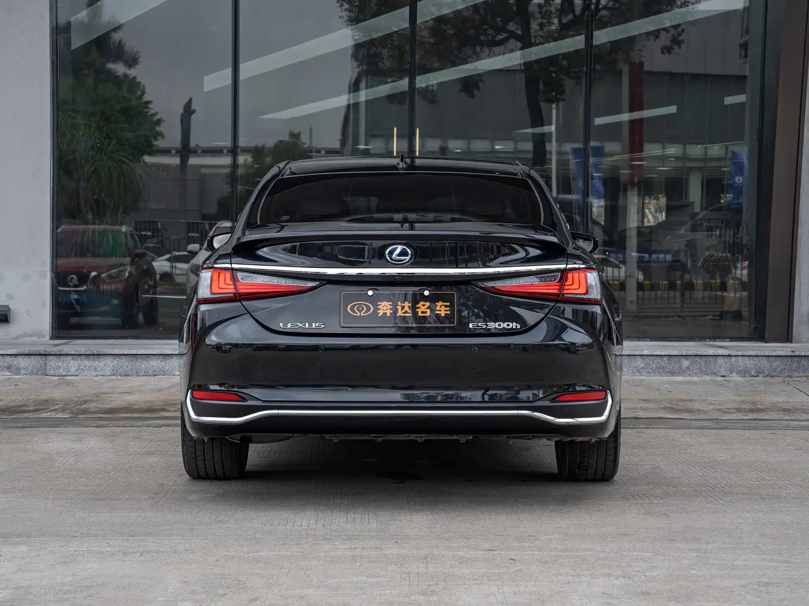 Photo 5 - Lexus ES