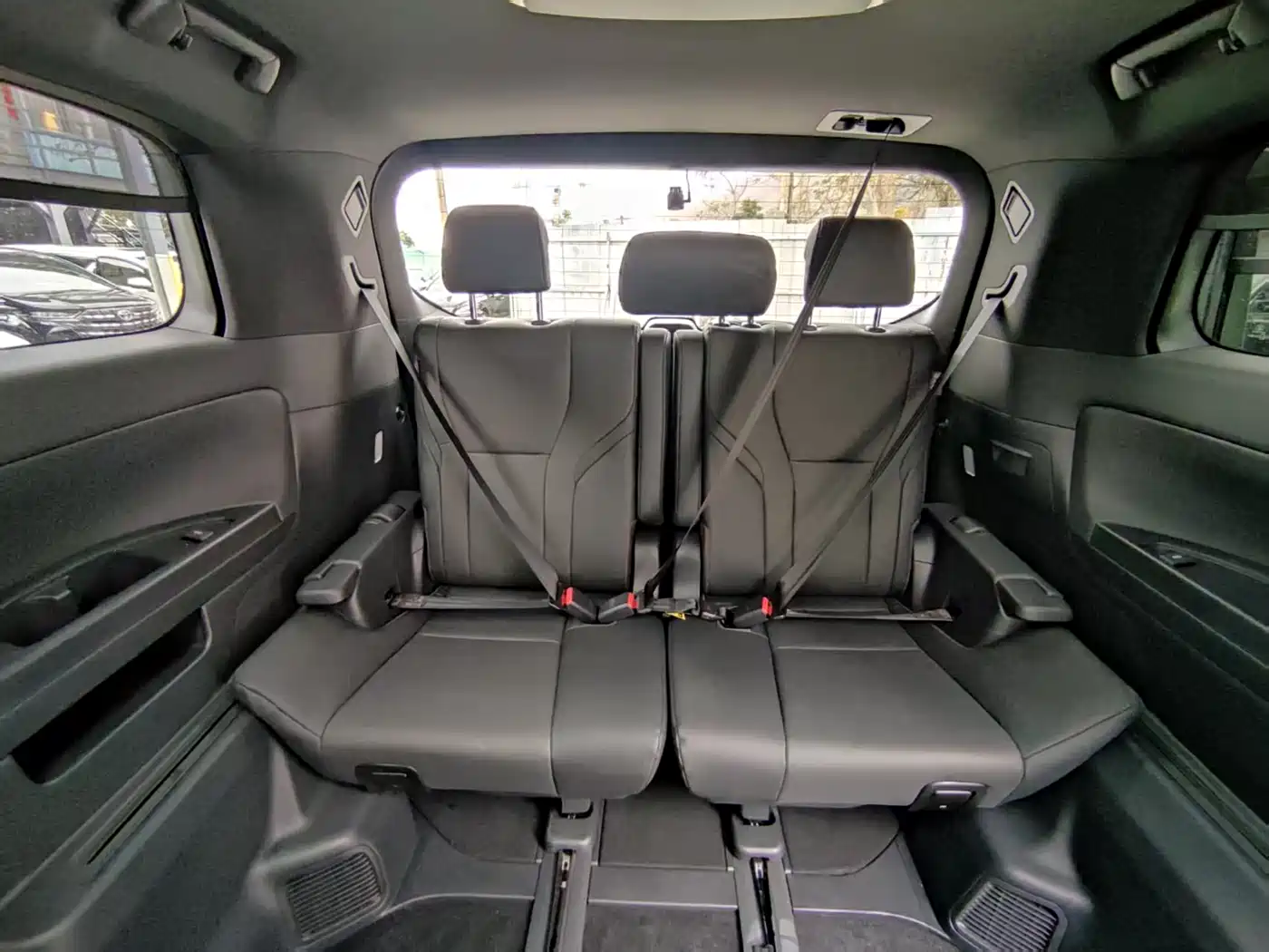 Toyota Alphard 2024 Hybrid 2.5L Ultimate Enjoyment Edition фото 11