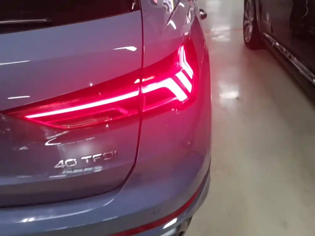 Фото 8 - Audi Q3