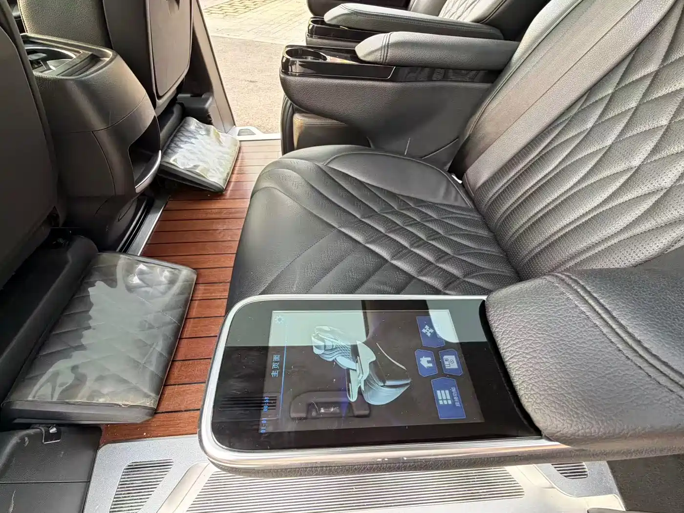 Mercedes-Benz V-Class 2021 V 260 L Long Wheelbase Premium Edition фото 15