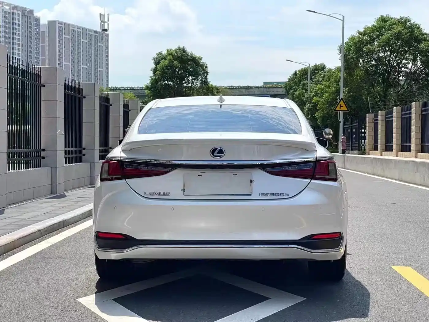 Фото 8 - Lexus ES
