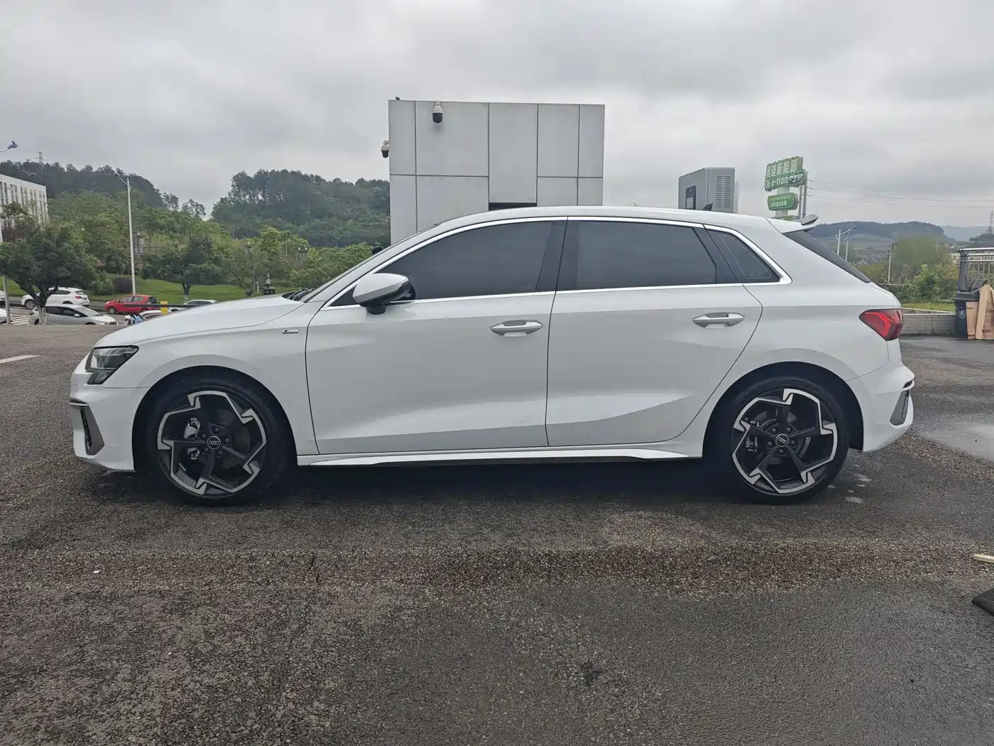Audi A3 2024 Model Sportback 35 TFSI Luxury Sport фото 2