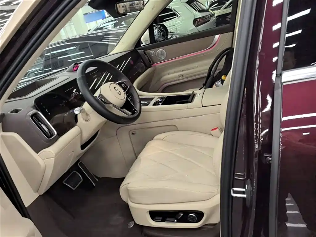 AITO Wenjie AITO M9 2025 Extended Range Ultra 52kWh 6-Seater фото 15
