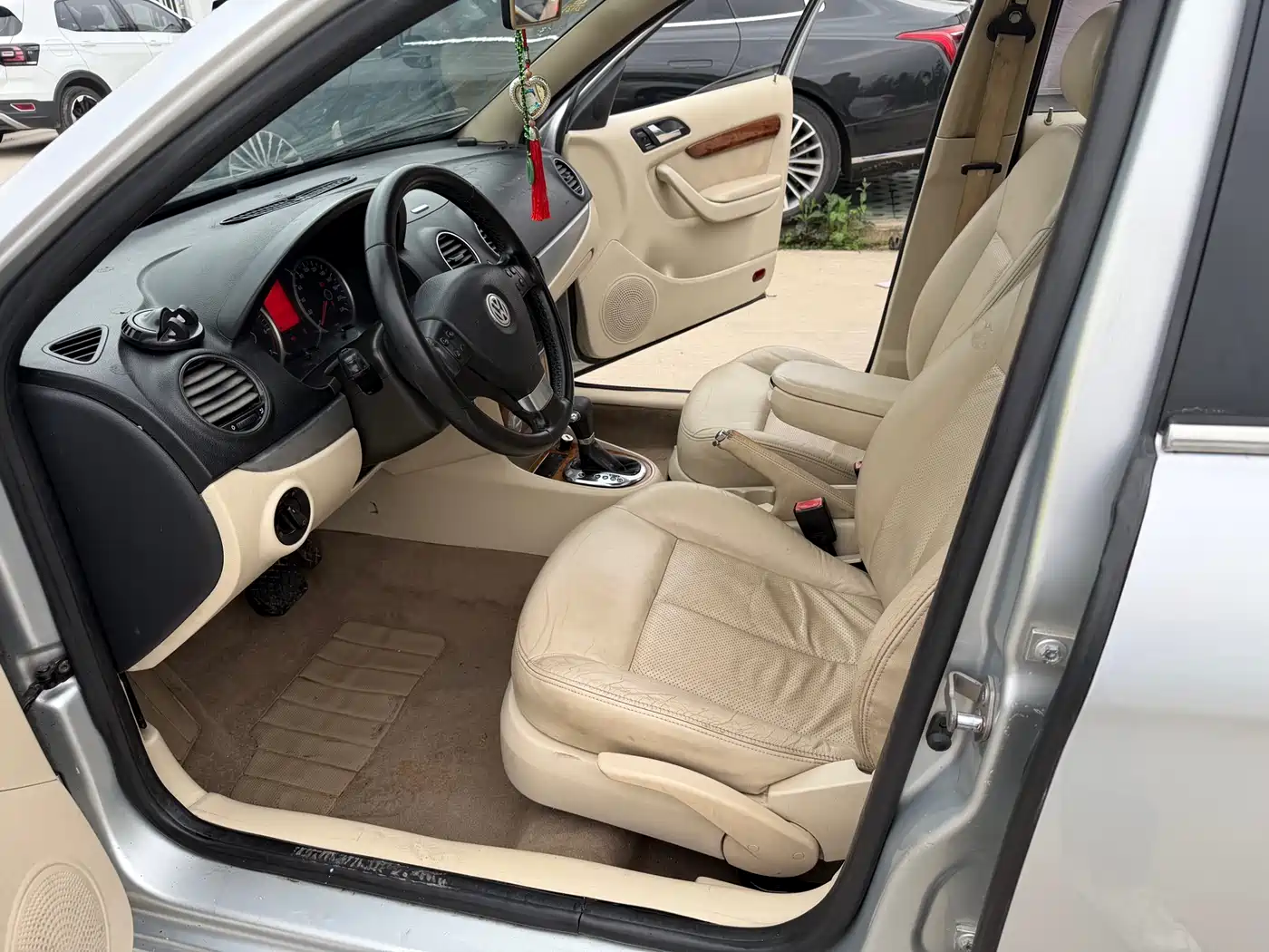 Volkswagen Lavida 2009 Model 2.0L Automatic PinYou Edition фото 7