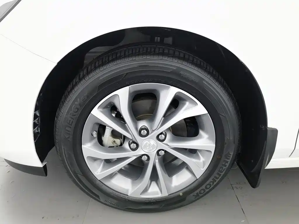 Фото 17 - Buick Verano