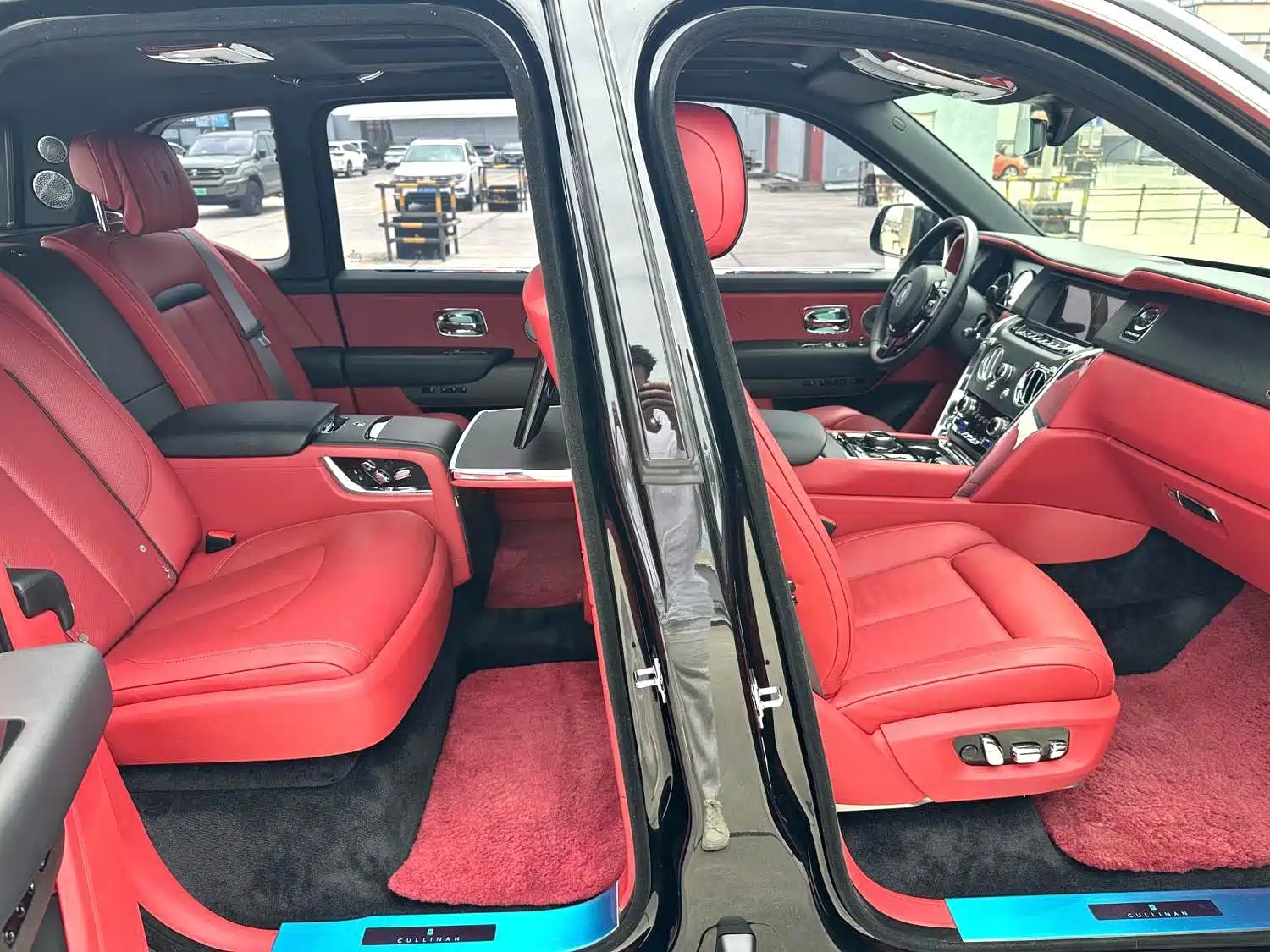 Фото 11 - Rolls-Royce Cullinan