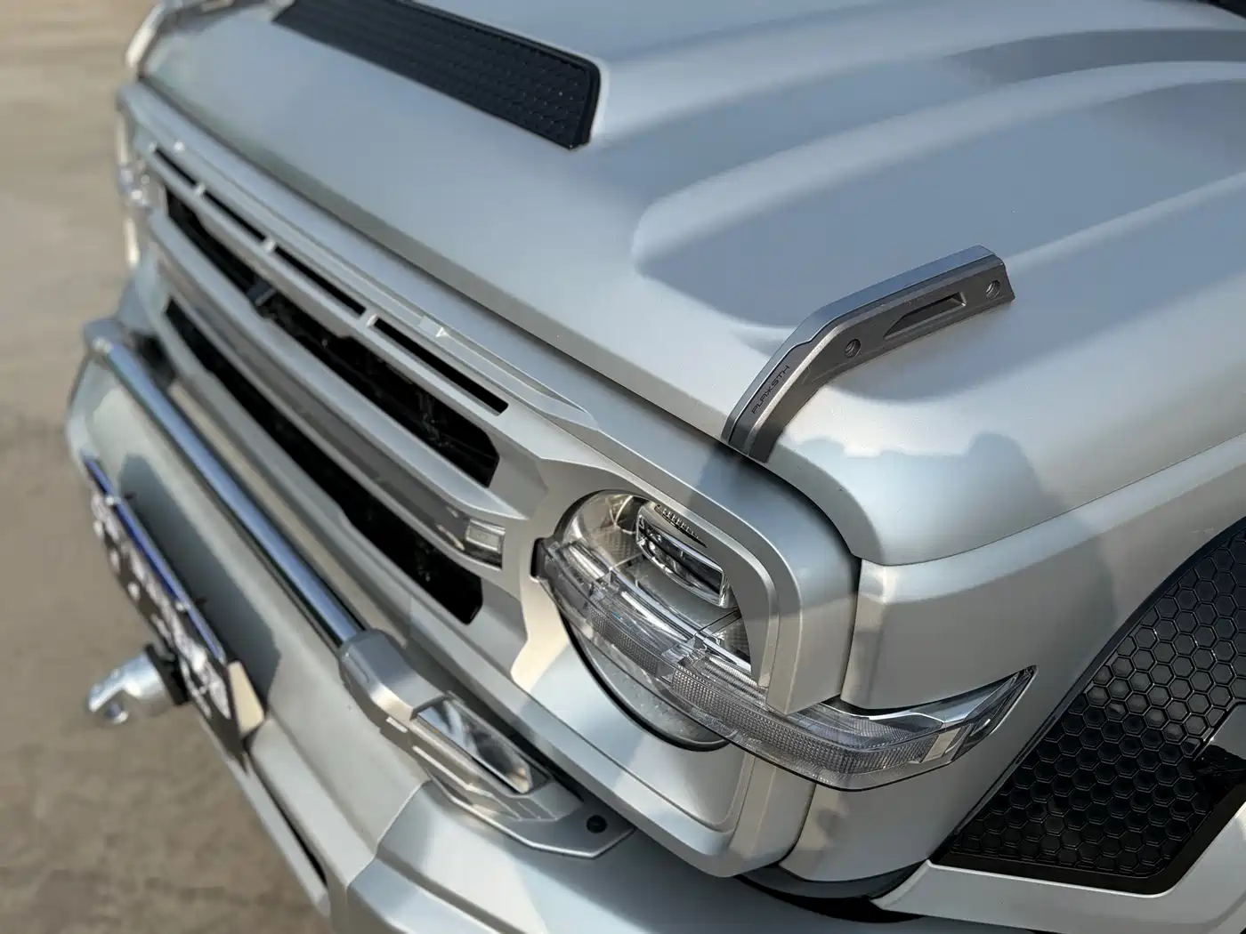 TANK CO CREATION TANK 300