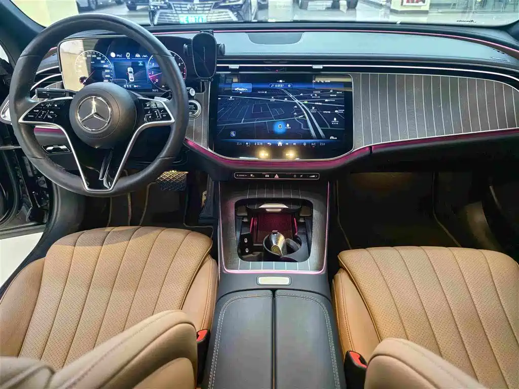 Фото 10 - Mercedes-Benz E-Class