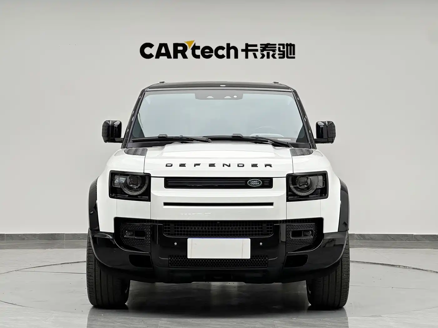 Land Rover Defender 2022 110 P400 Dark Special Edition фото 2