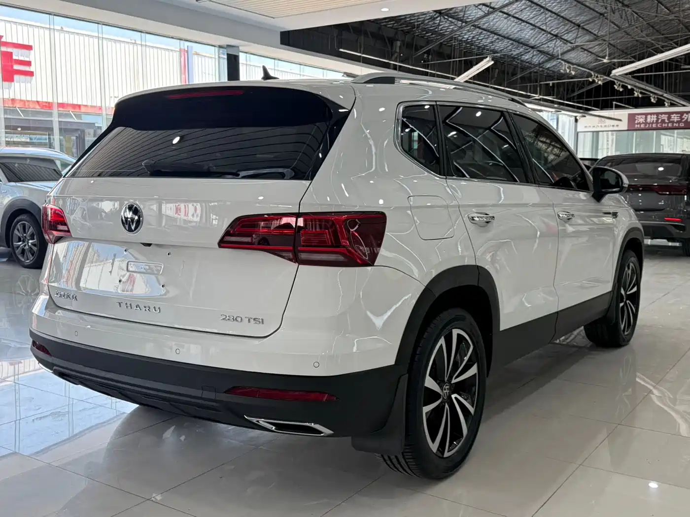 Volkswagen Tharu 2022 280TSI FWD Luxury Edition фото 6