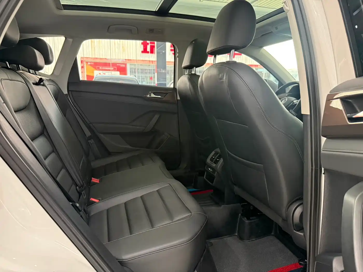 Volkswagen Tharu 2022 280TSI FWD Luxury Edition фото 18